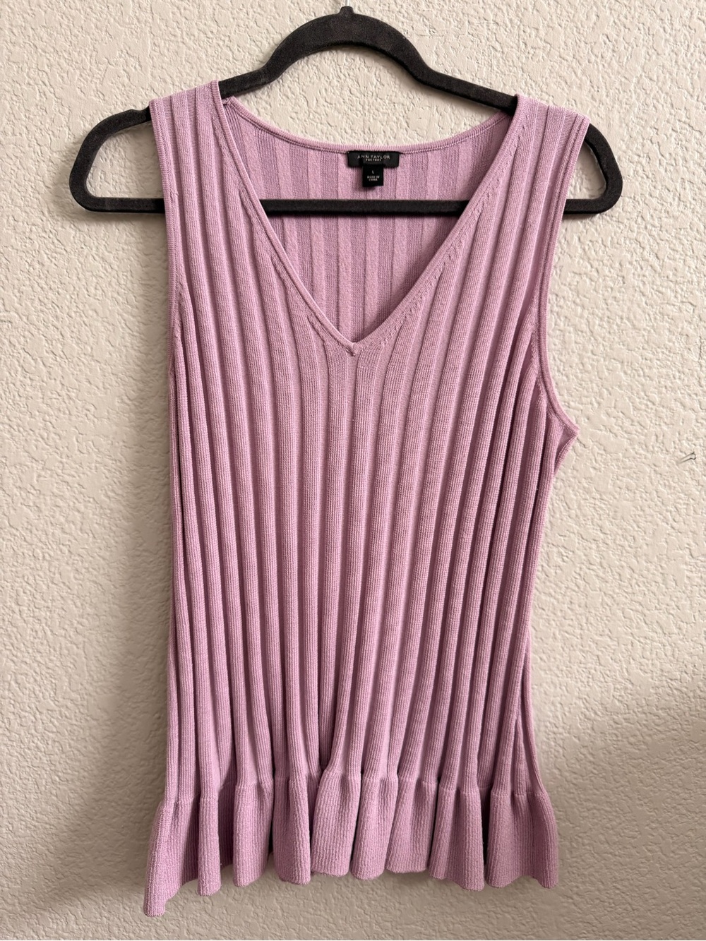 Ann Taylor Lavender-Pink Ribbed V-Neck Sleeveless Tank